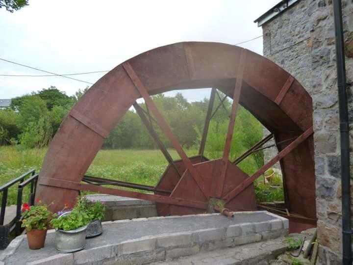 Middle Mill Bed & Breakfast Kidwelly Екстериор снимка